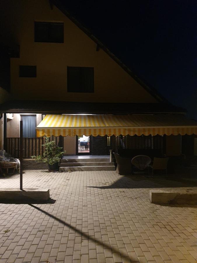 Pensiunea Relax Curtea de Argeş Exterior foto